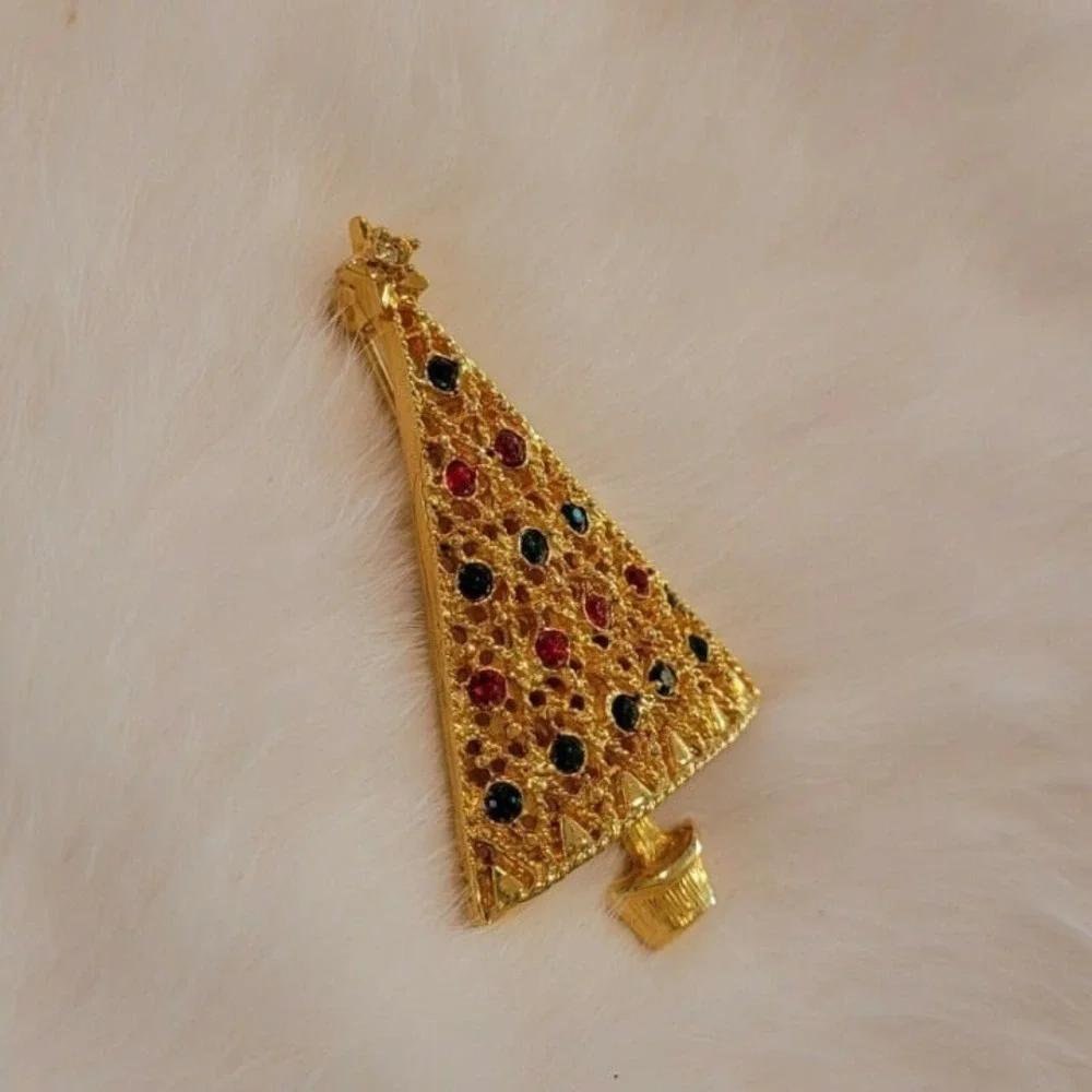 Vintage Christmas Tree Brooch Pin Rhinestone Gold Tone Metal Star Textured 6022